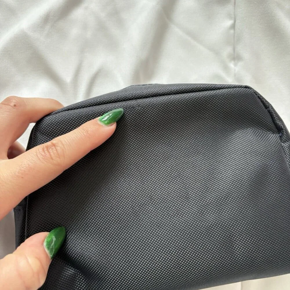 TUMI for Delta Black Soft Zippered Toiletry Travel Cosmetic Case Bag - Picture 4 of 7